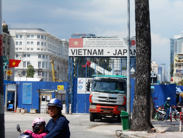 “地下鉄工事現場”